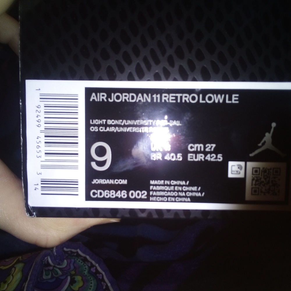 Air Jordan 11 Retro Low LE